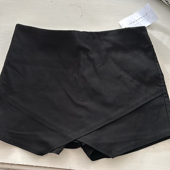 American Threads  Westwood nylon/rayon blend envelope skort shorts L (juniors) - Picture 3 of 12